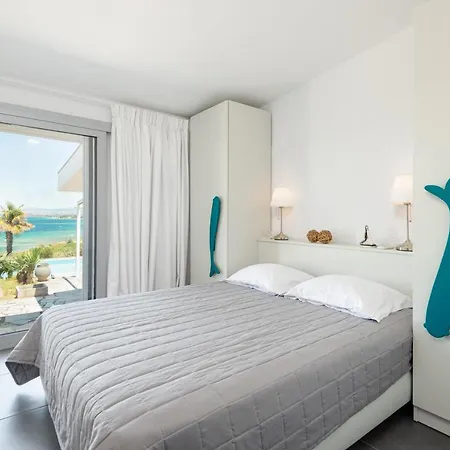 Haddock Beachfront Villa *