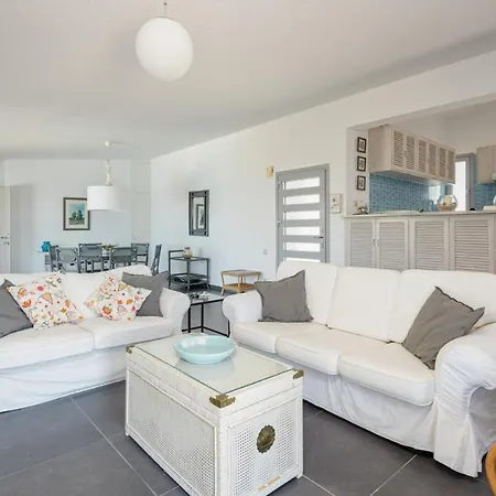 Haddock Beachfront Villa *